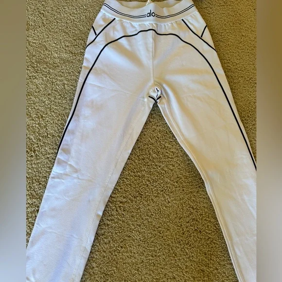 ALO Yoga Set - Airbrush High-Waist Heart Throb Legging & Sports Bra - Picture 7 of 13